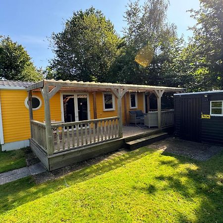 Ruime 5-Persoons Chalet Aan Het Bergumermeer Suameer Exteriér fotografie