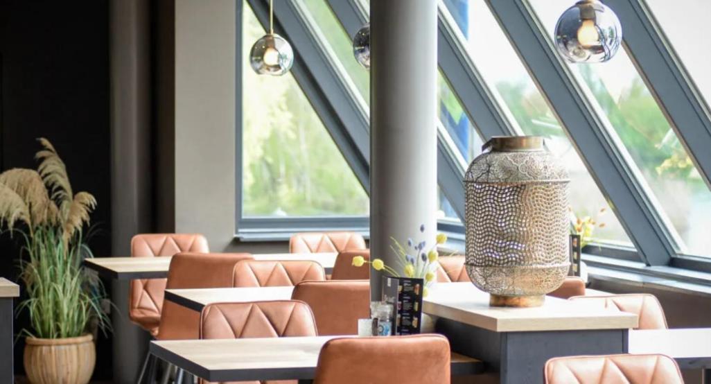 Ruime 5-Persoons Chalet Aan Het Bergumermeer Suameer Exteriér fotografie