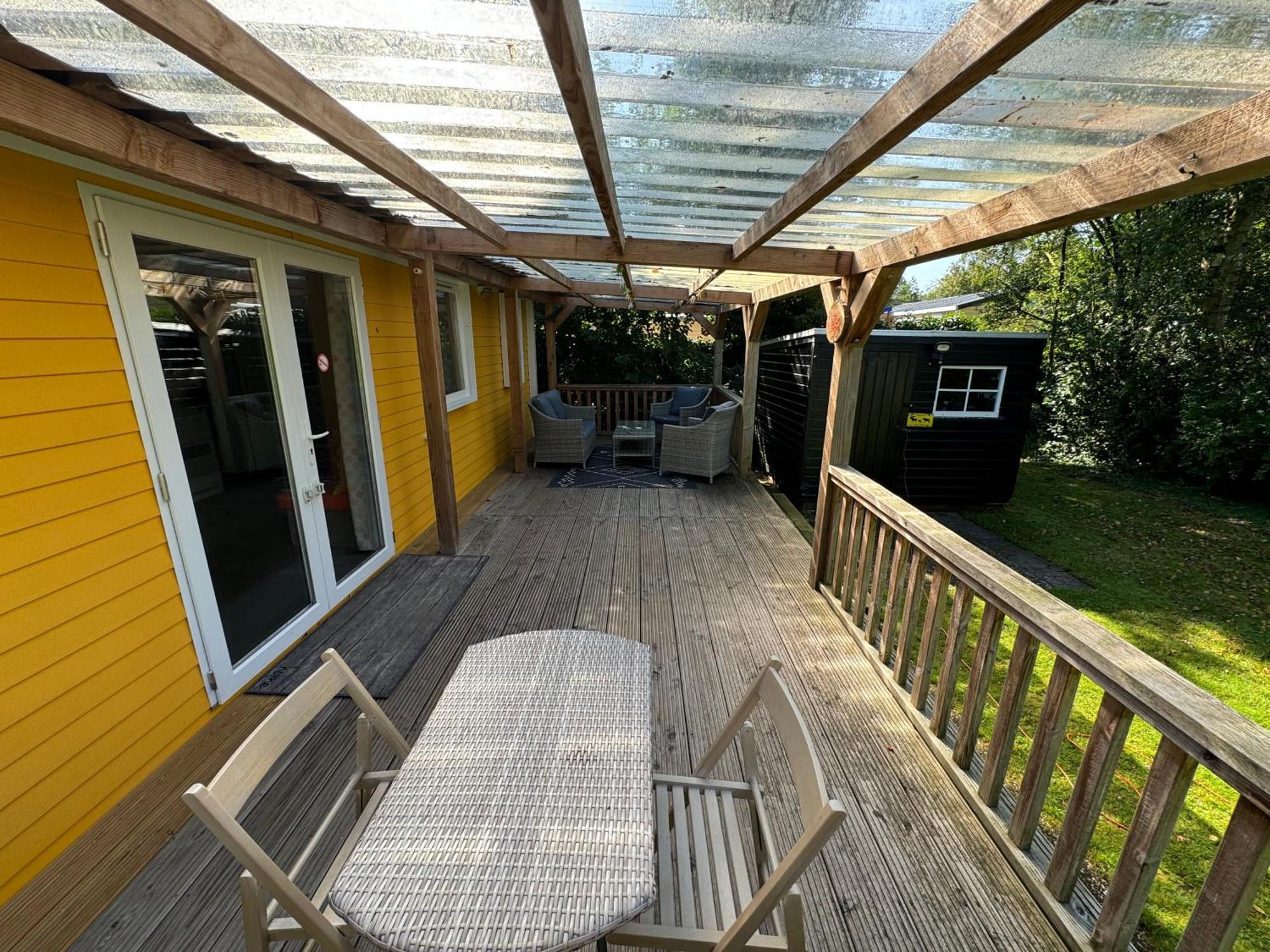 Ruime 5-Persoons Chalet Aan Het Bergumermeer Suameer Exteriér fotografie
